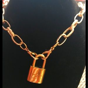 LV lock & key on custom chain 🔵currently on backorder, if interested, lmk🔵